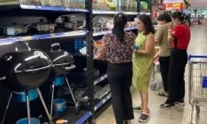 Nhiều người Hà Nội đổ đi mua bếp cồn, bếp gas mini