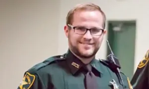 Cảnh sát bắn chết bạn gái khi dạy cách lau súng