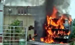 Xe chở xăng cháy ngùn ngụt