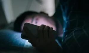 Thấy phiền vì bị spam tin nhắn 'chào buổi sáng, chúc ngủ ngon'