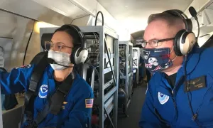 Những đội trinh sát 'bay không lương' vào tâm bão mạnh nhất thế giới