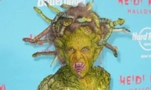 Heidi Klum hóa nữ thần tóc rắn ở tiệc Halloween